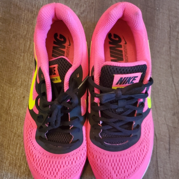 Nike ๐๐ค - Picture 3 of 9